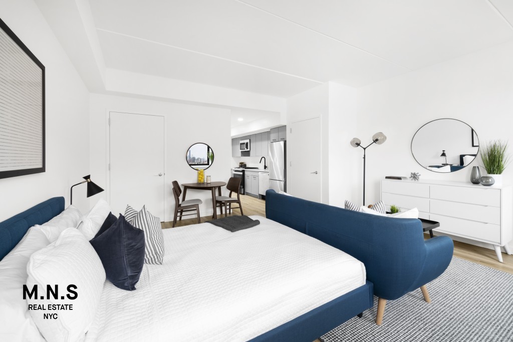 Listing photo 1 of 13