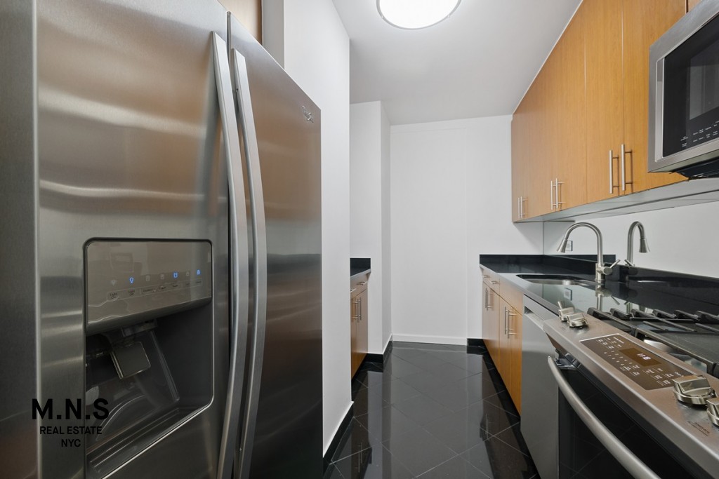 Listing photo 1 of 28