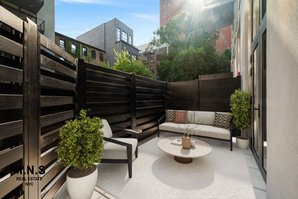 Listing photo 1 of 21