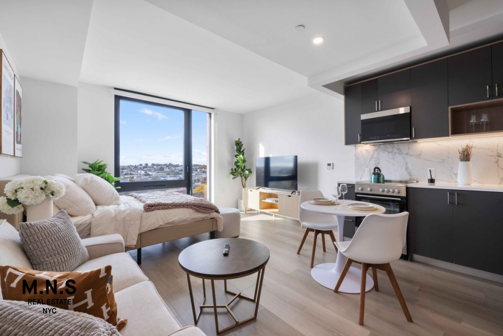 Listing photo 1 of 39