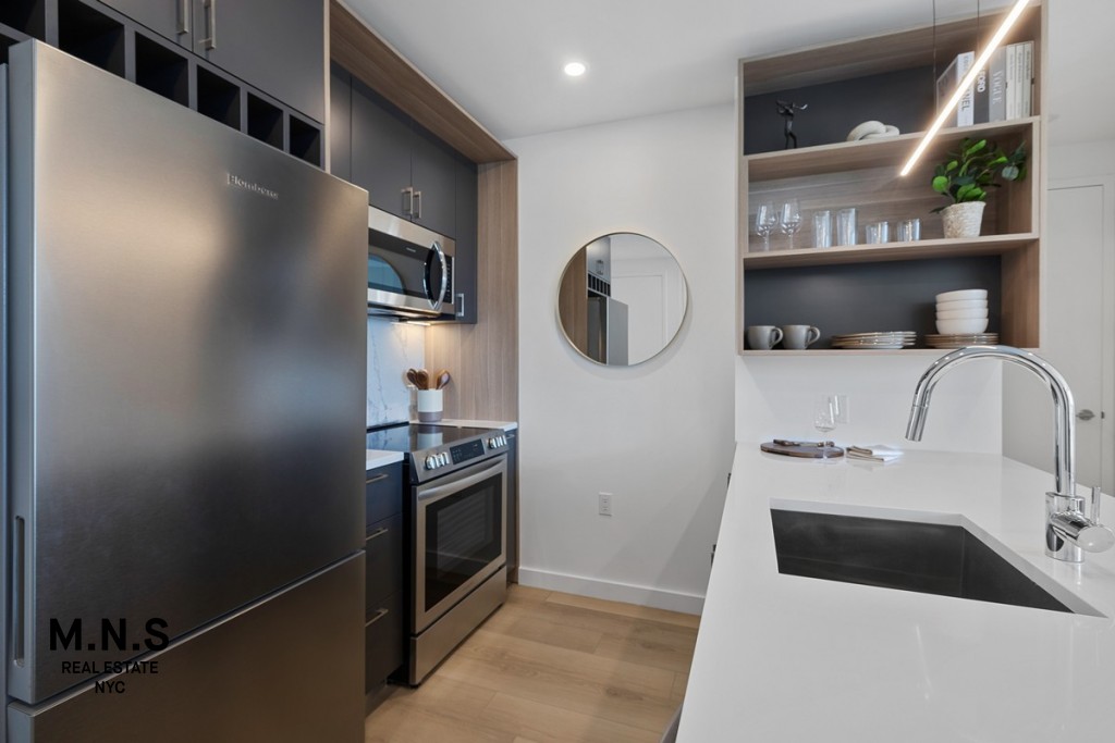 Listing photo 1 of 33