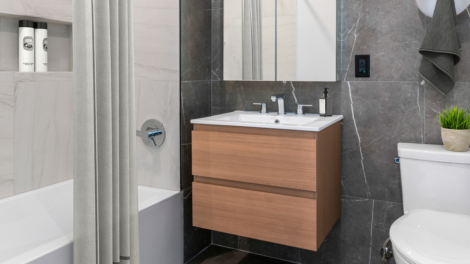 Listing photo 1 of 4