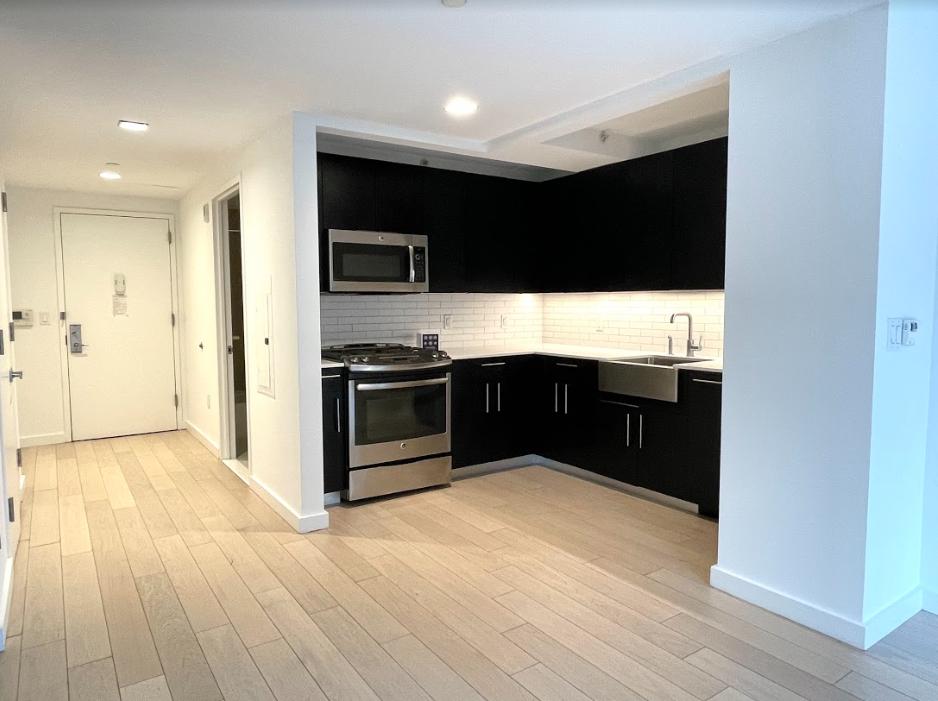 Listing photo 1 of 14