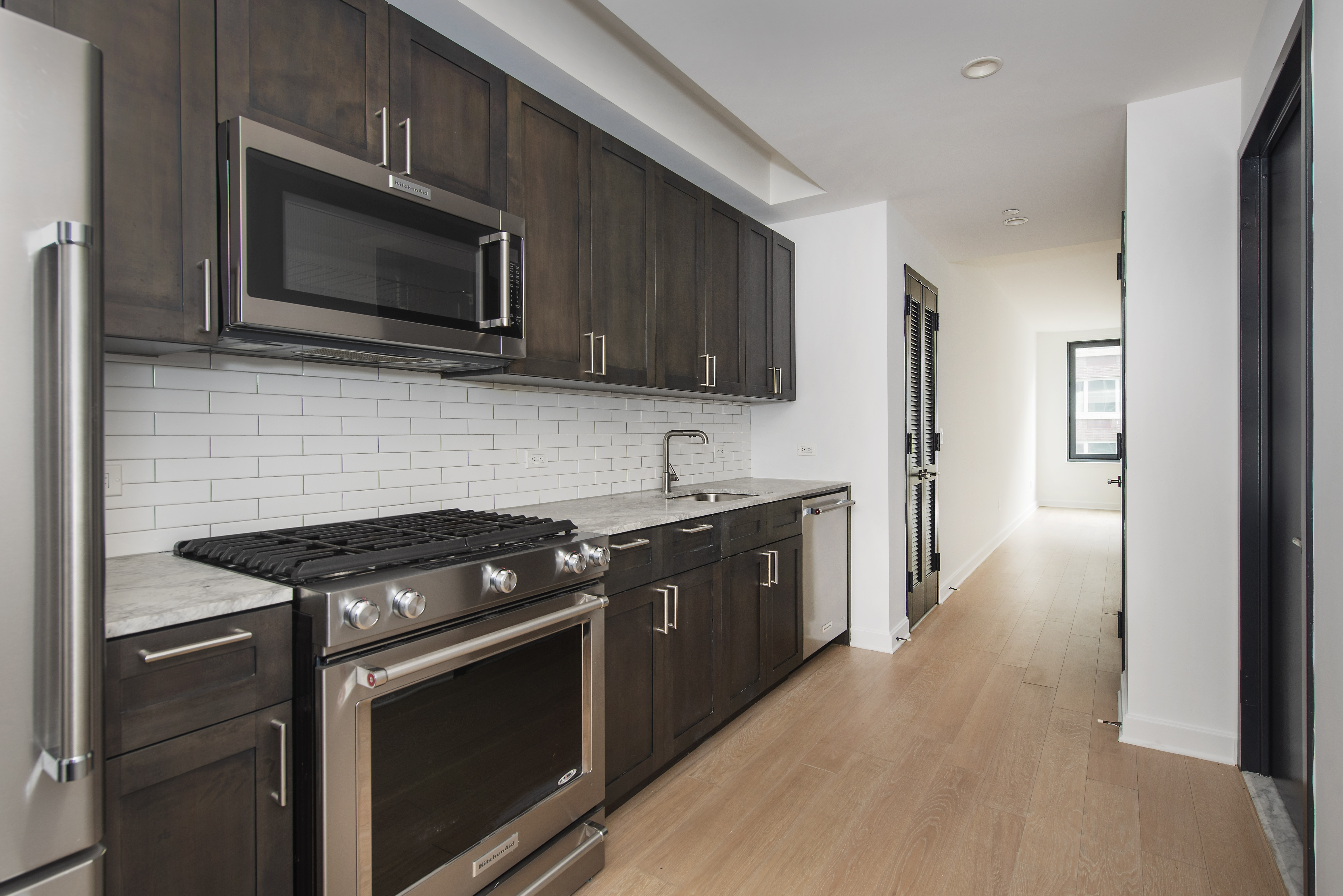 Listing photo 1 of 33