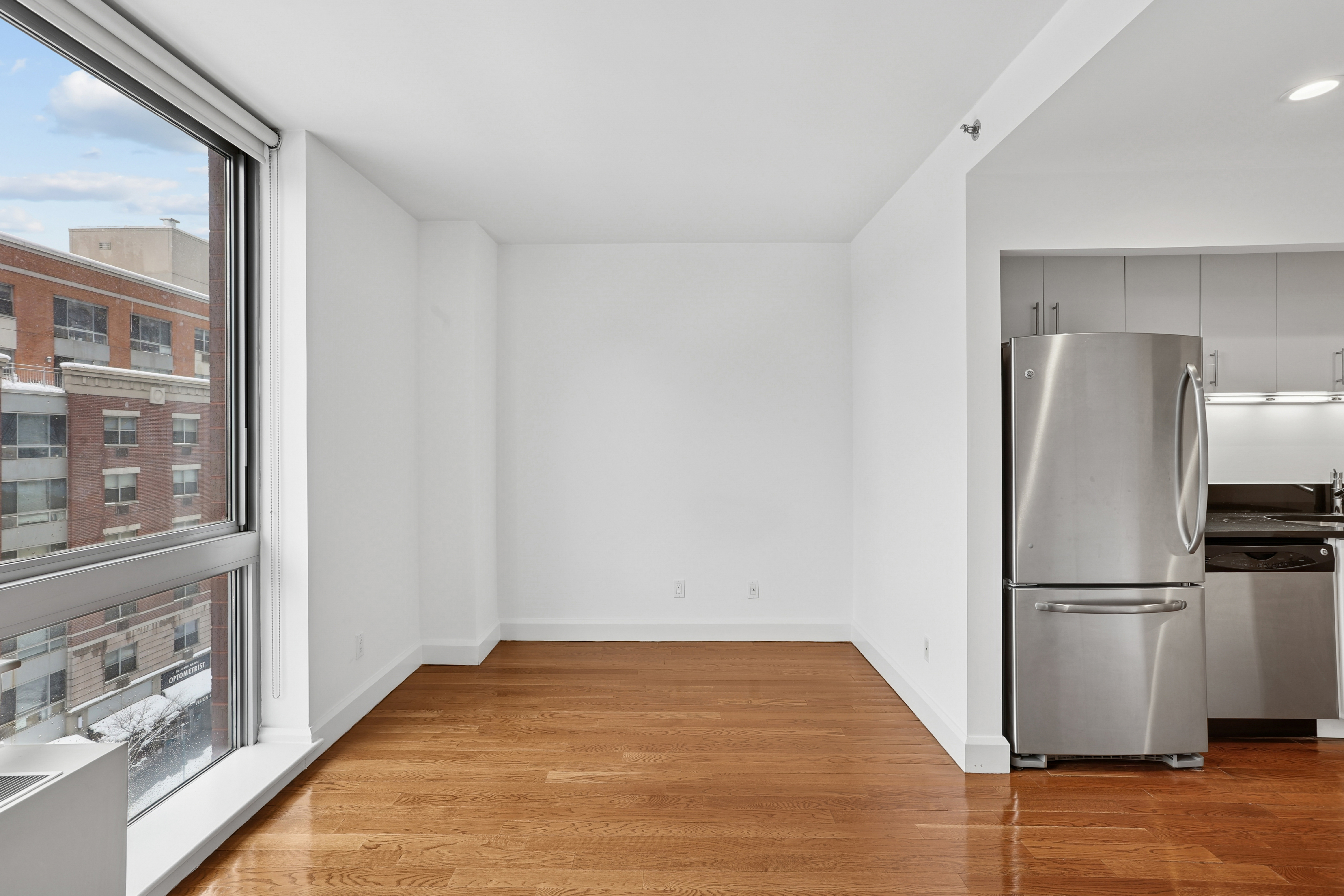 Listing photo 1 of 16