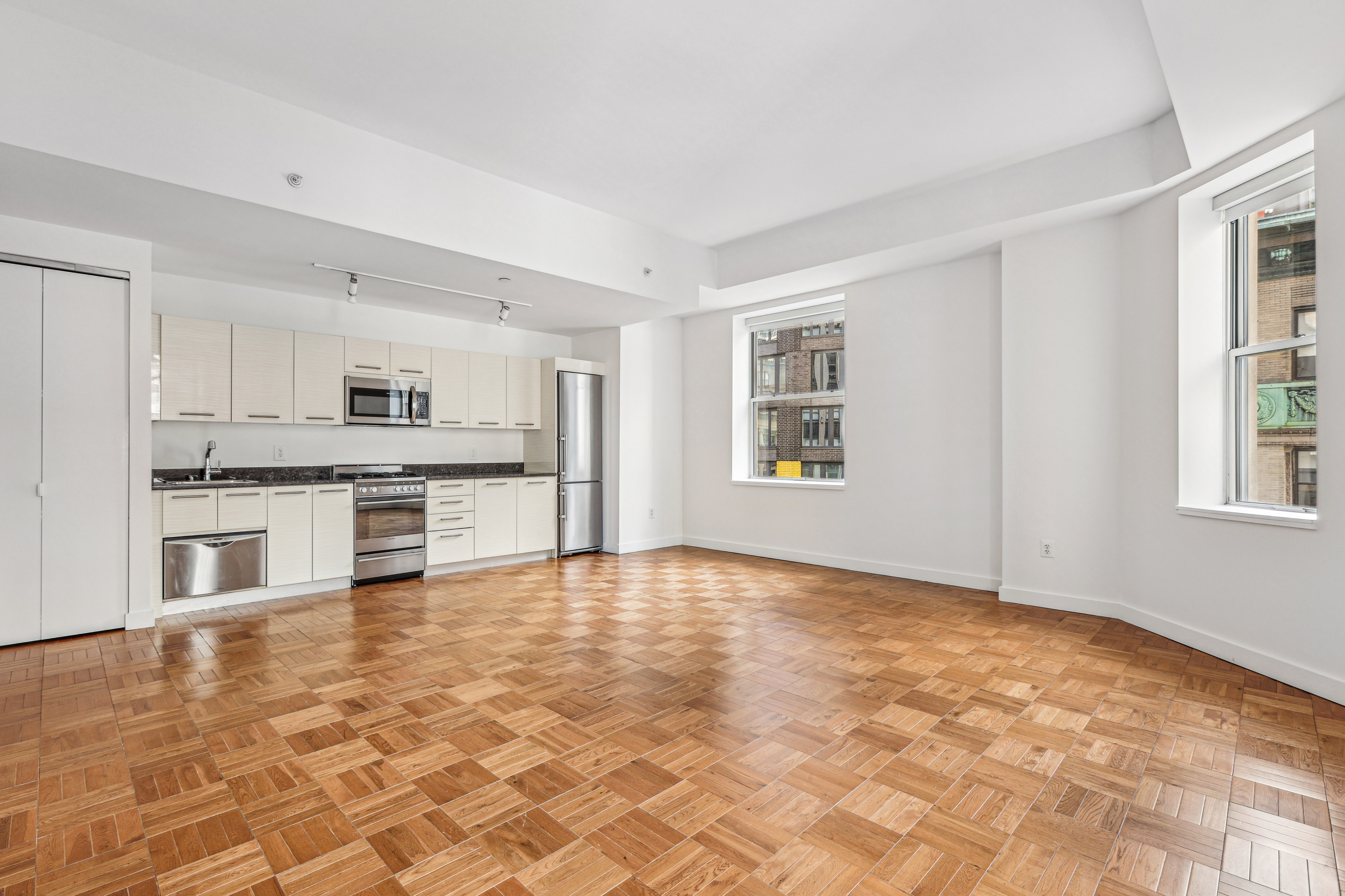 Listing photo 1 of 22