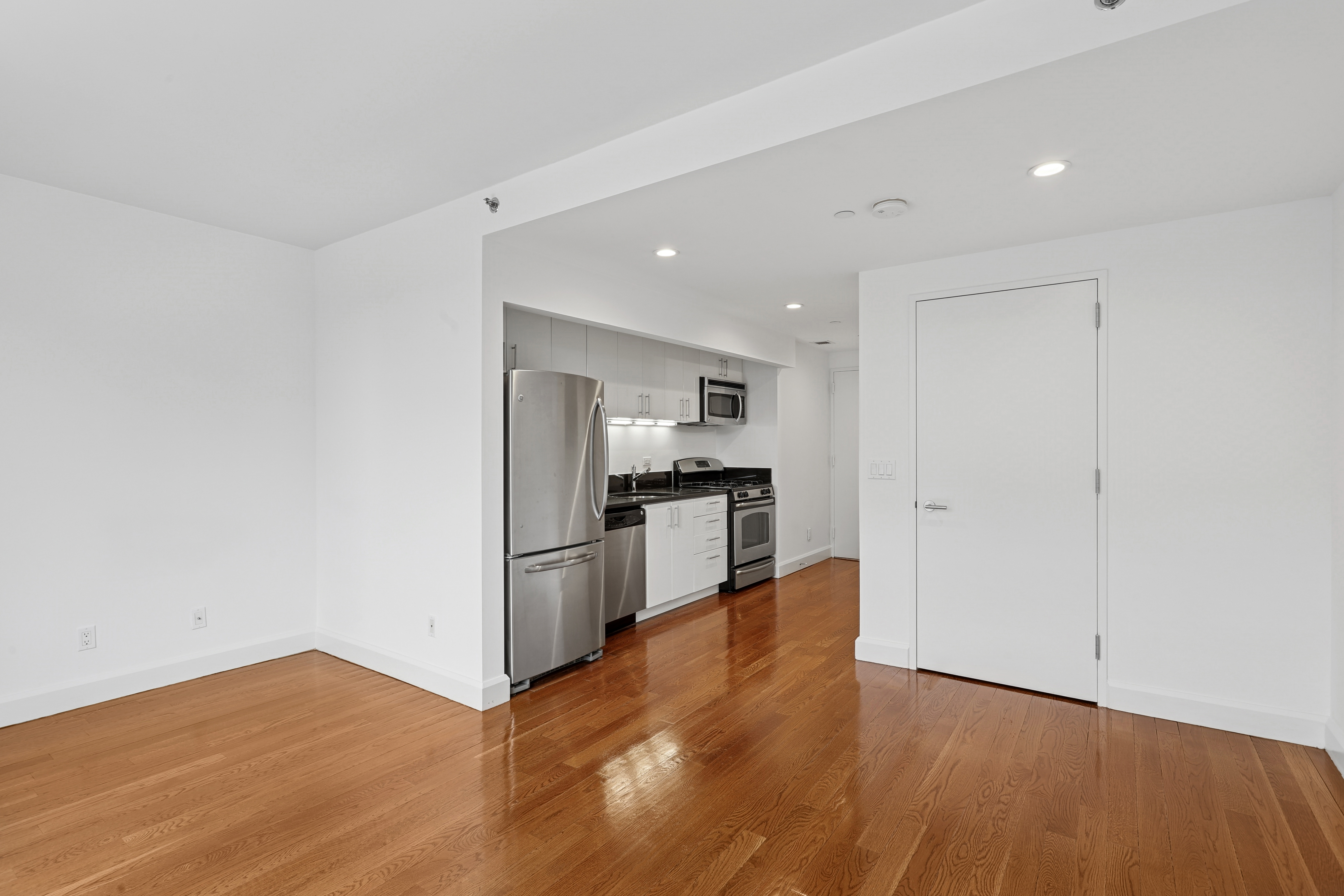 Listing photo 1 of 16