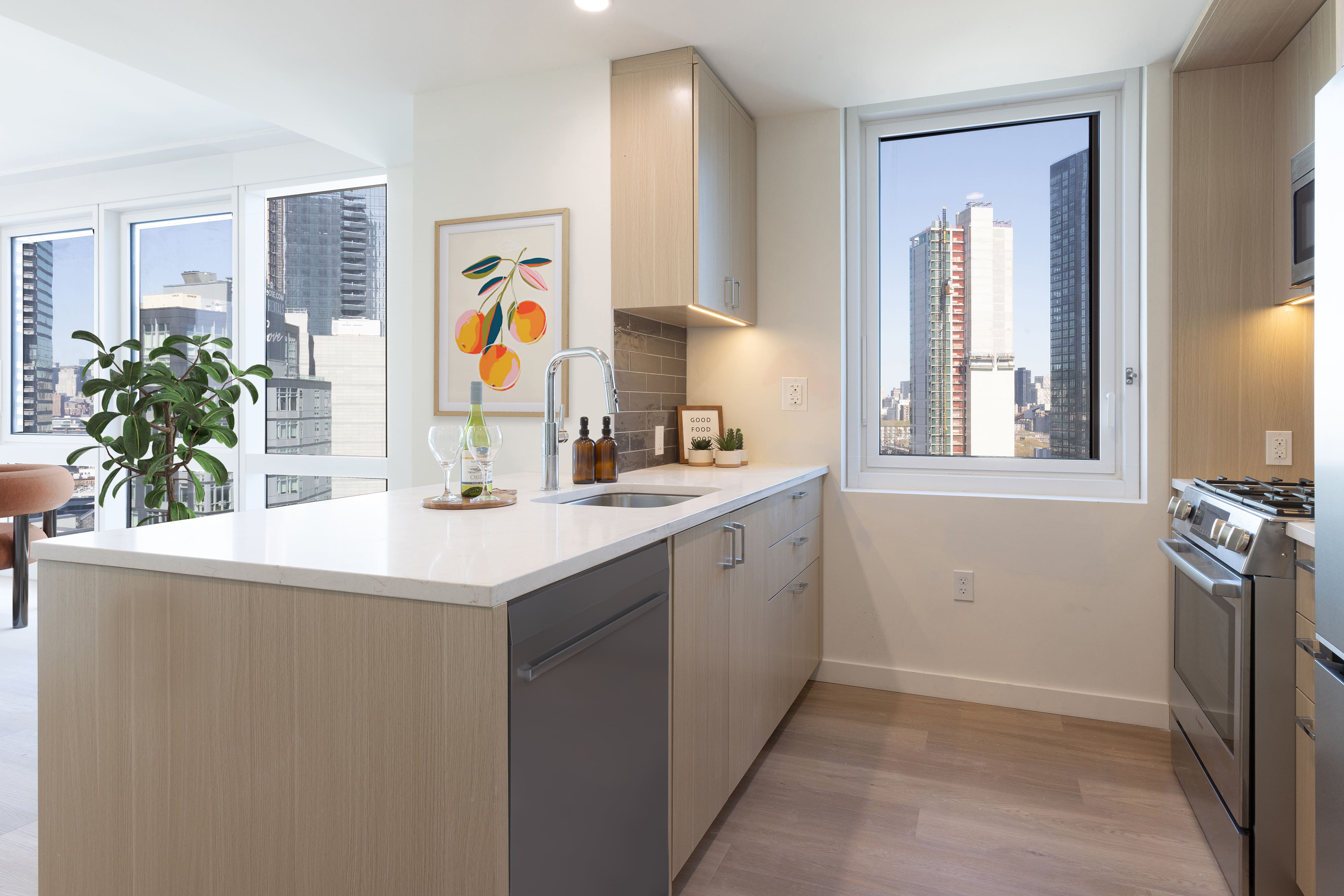 Listing photo 1 of 5