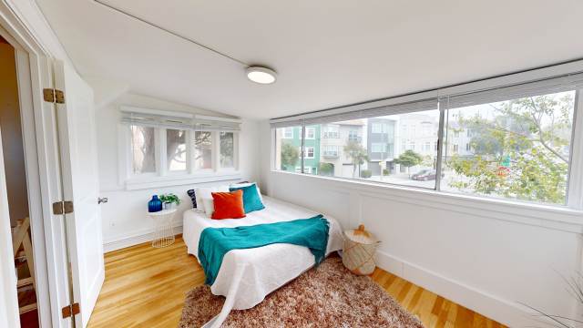 Listing photo 1 of 5