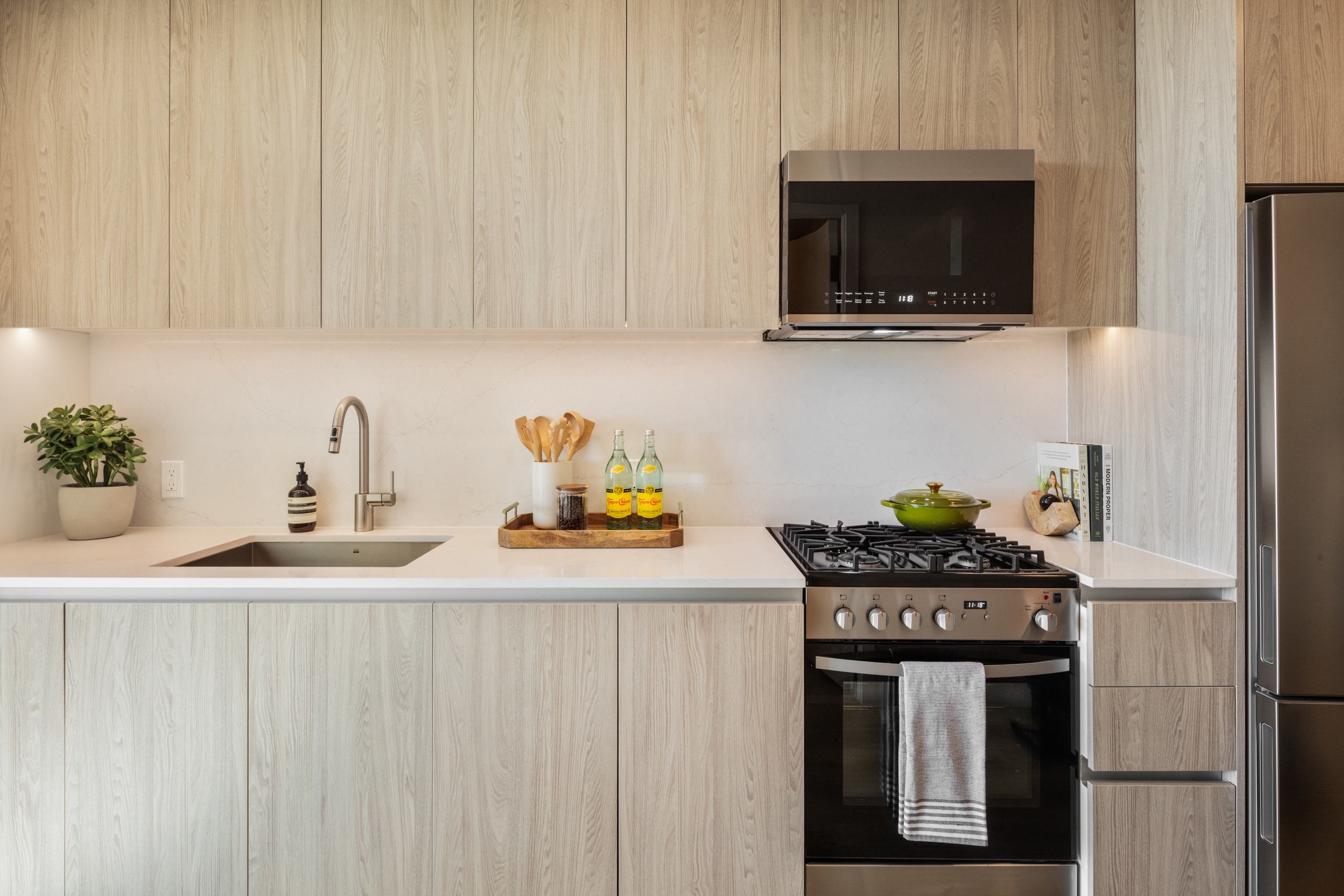 Listing photo 1 of 6