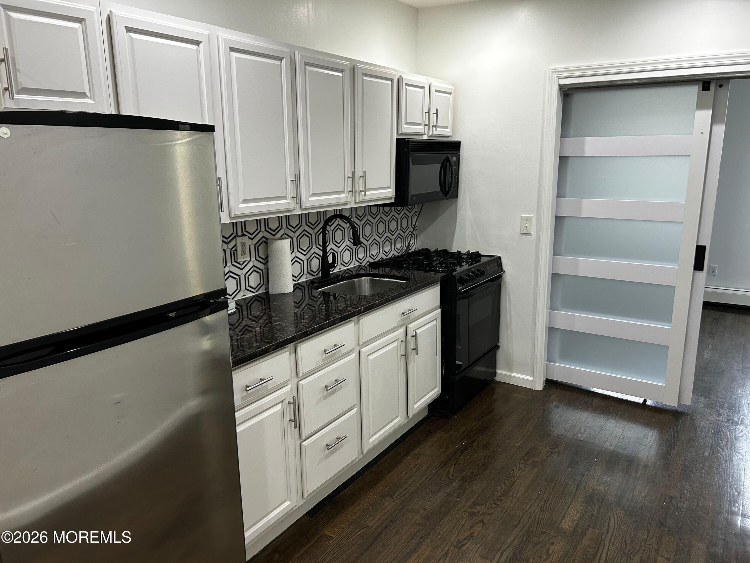 Listing photo 1 of 5