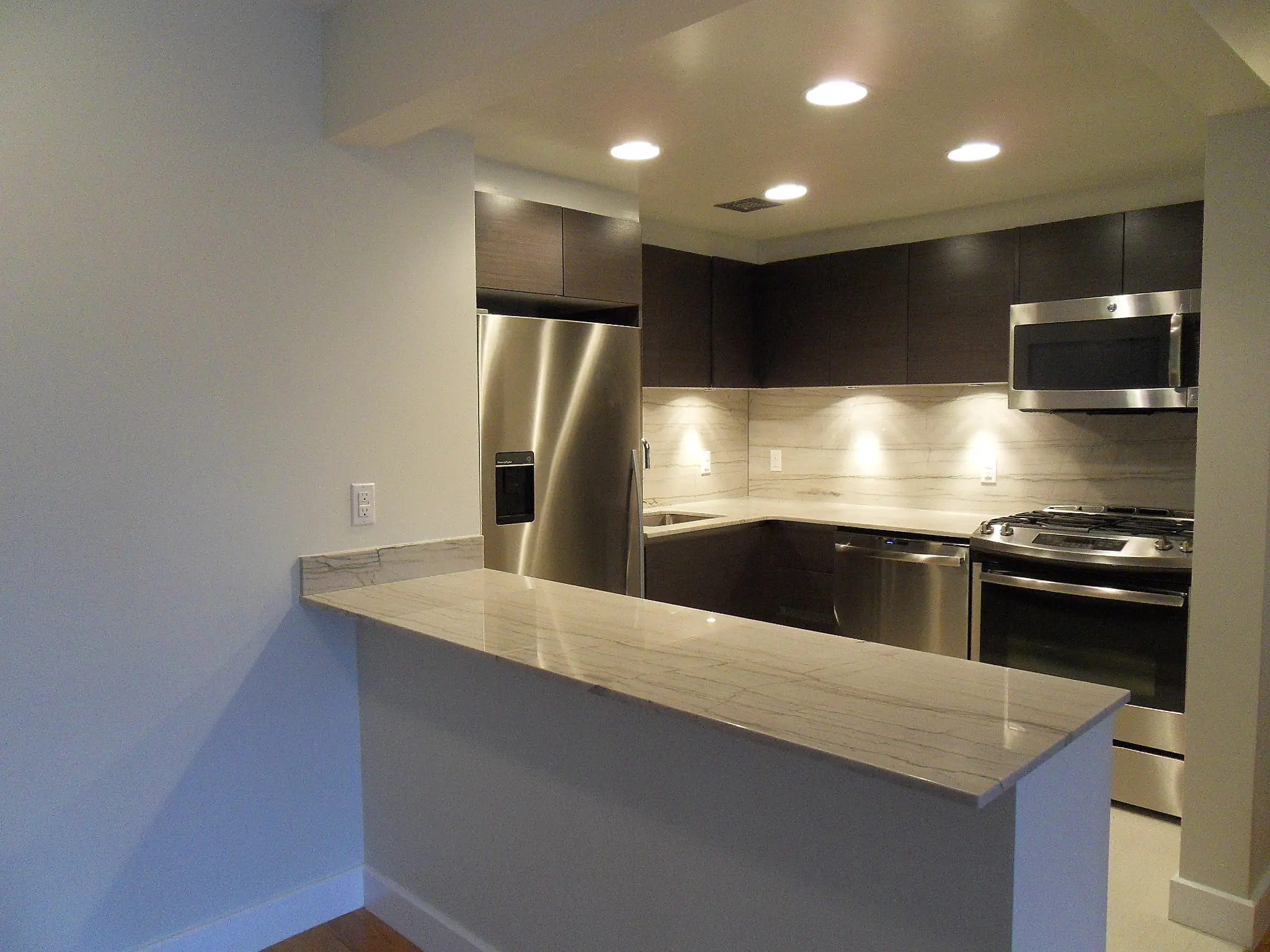 Listing photo 1 of 7