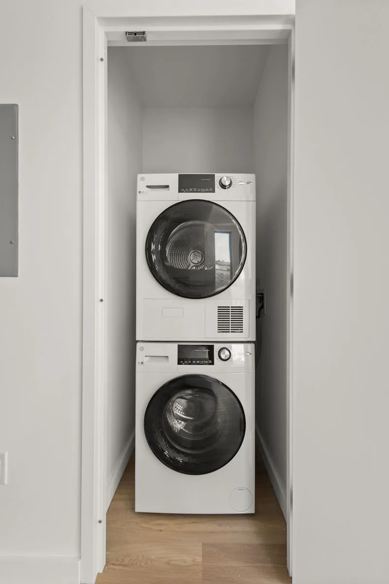 Listing photo 1 of 7