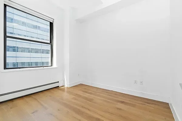 Listing photo 1 of 4