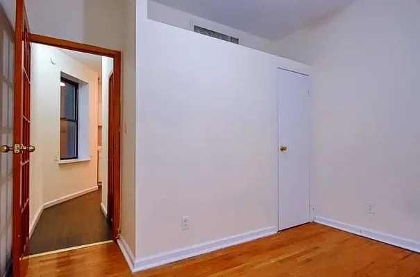 Listing photo 1 of 4