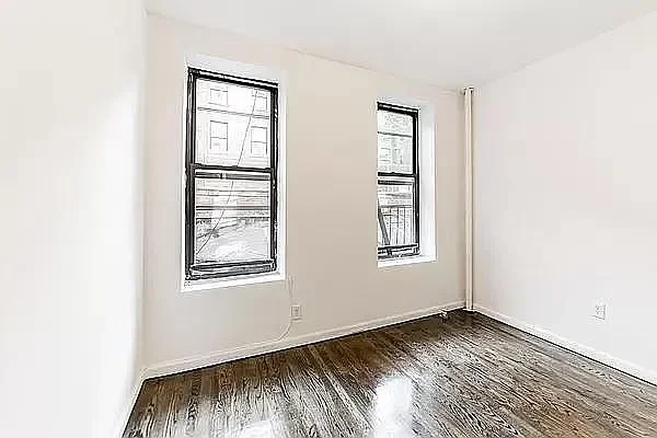 Listing photo 1 of 4