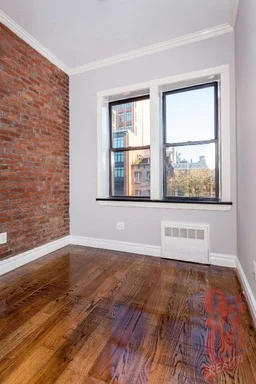 Listing photo 1 of 11