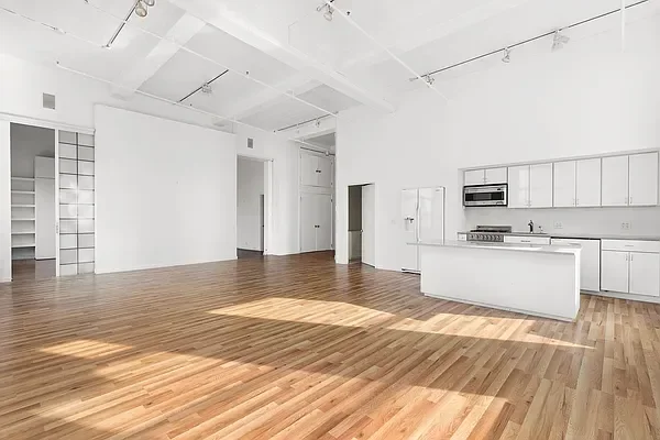 Listing photo 1 of 4