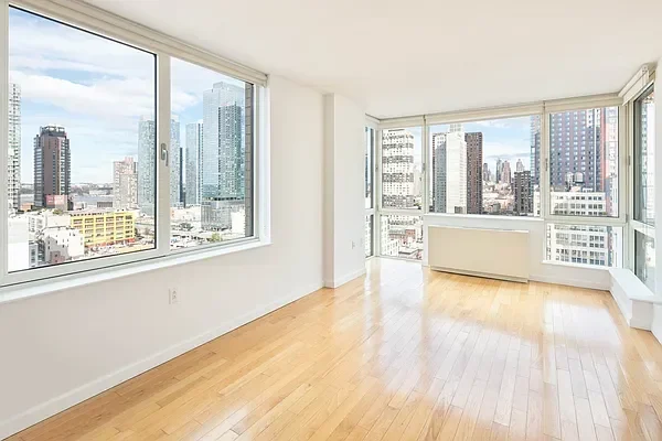 Listing photo 1 of 3