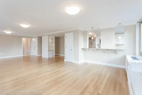 Listing photo 1 of 8