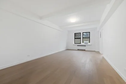 Listing photo 1 of 8