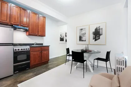 Listing photo 1 of 4