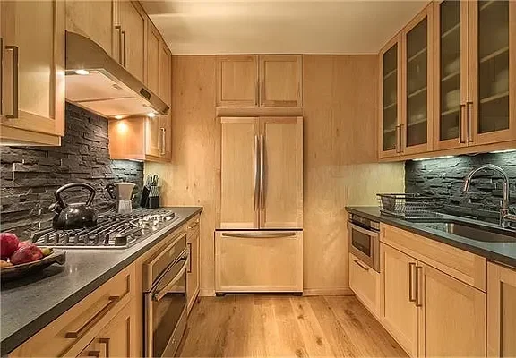 Listing photo 1 of 7