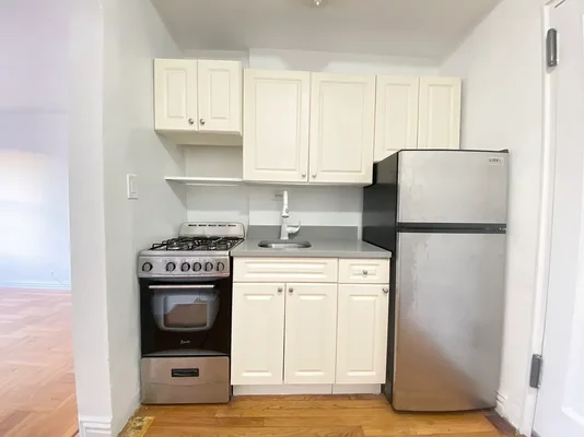 Listing photo 1 of 3