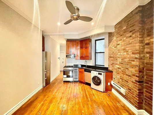 Listing photo 1 of 9