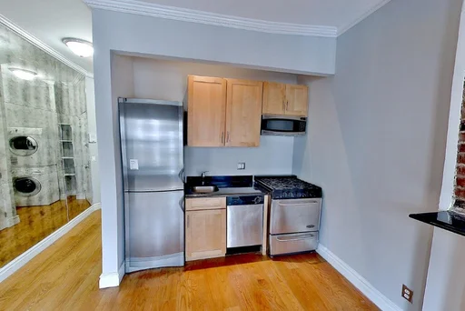 Listing photo 1 of 5