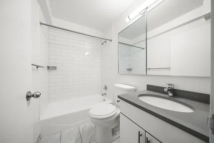 Listing photo 1 of 4