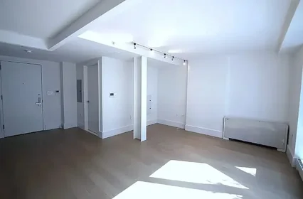 Listing photo 1 of 4