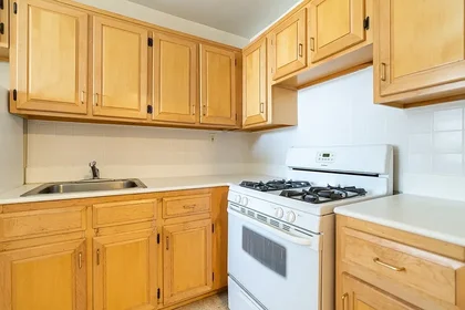 Listing photo 1 of 4