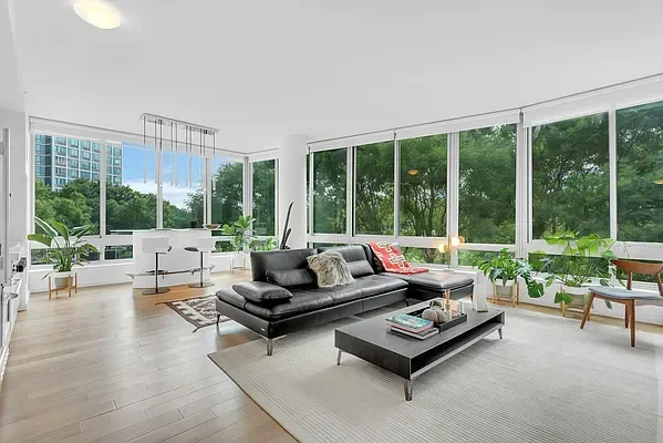 Listing photo 1 of 6