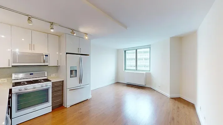 Listing photo 1 of 14