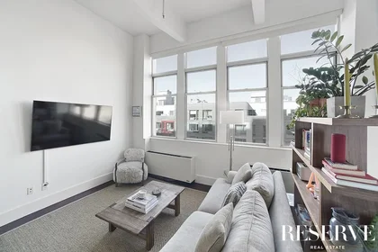 Listing photo 1 of 9