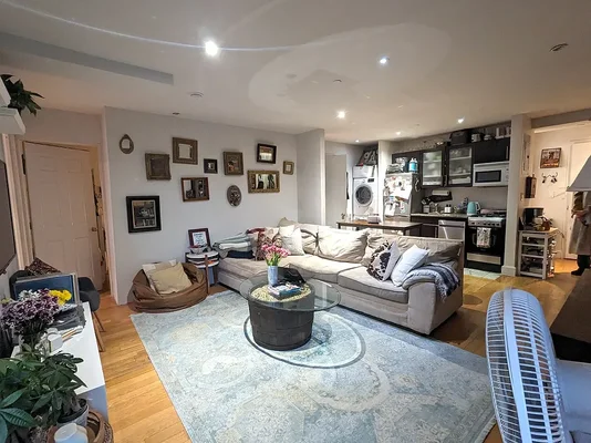 Listing photo 1 of 9