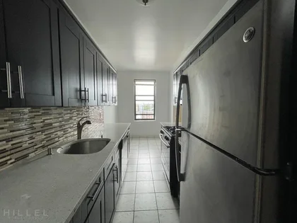 Listing photo 1 of 11