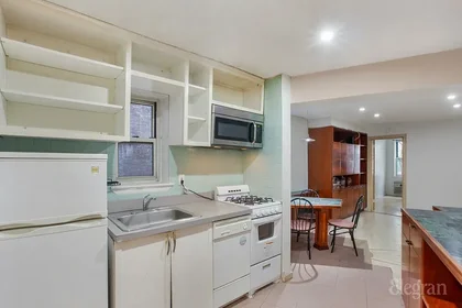 Listing photo 1 of 3