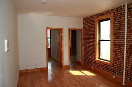 Listing photo 1 of 4