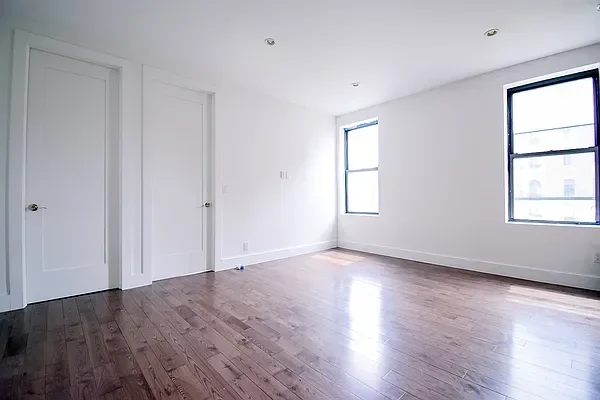 Listing photo 1 of 4