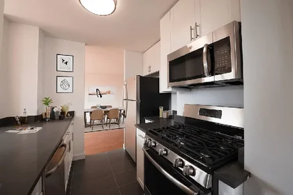 Listing photo 1 of 4