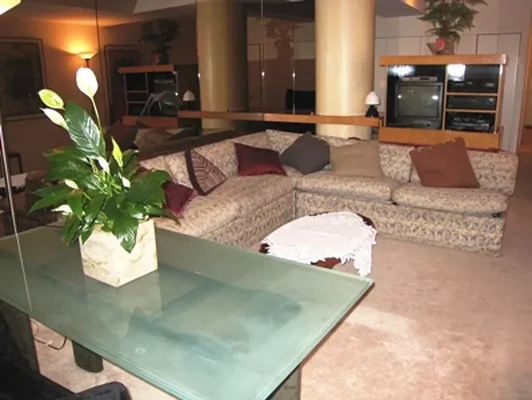 Listing photo 1 of 4