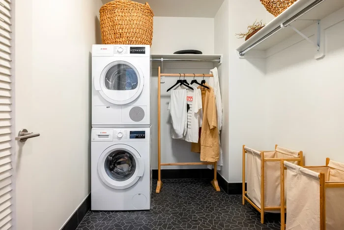 Listing photo 1 of 9