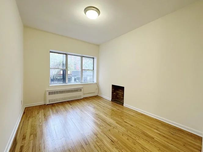 Listing photo 1 of 10