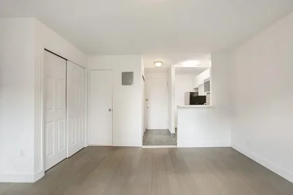 Listing photo 1 of 4