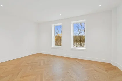 Listing photo 1 of 7