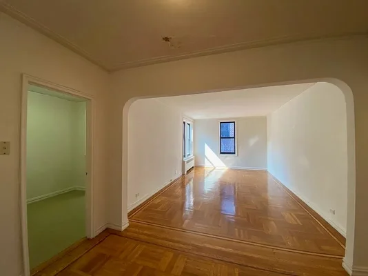 Listing photo 1 of 5