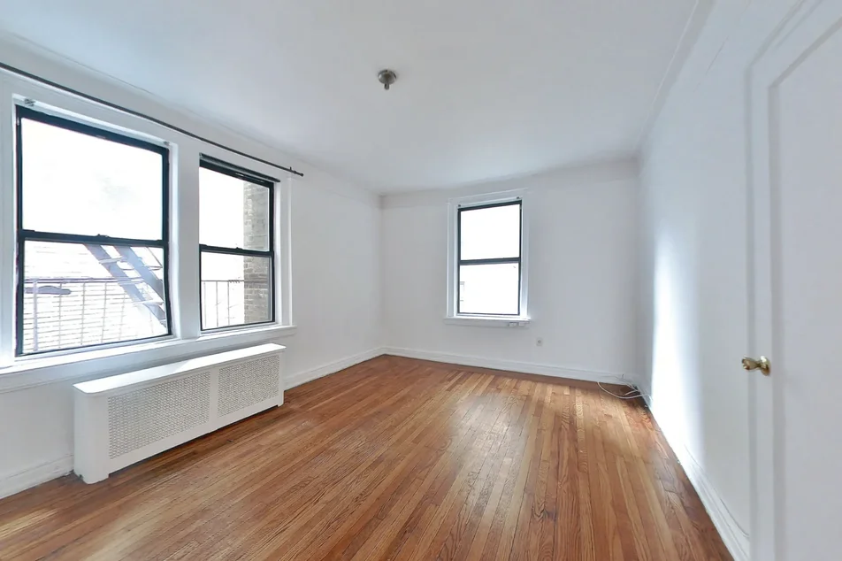 Listing photo 1 of 5