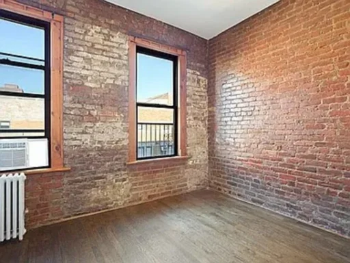 Listing photo 1 of 11